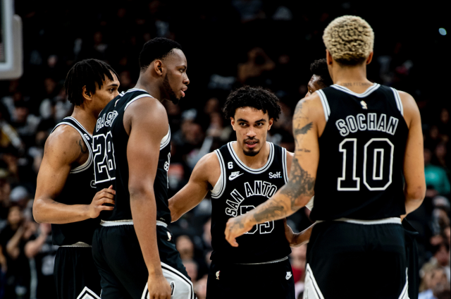 Spurs vs Trail Blazers sees the Spurs looking for their fourth consecutive win.