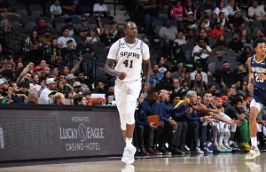 Gorgui Dieng on the court for the Spurs